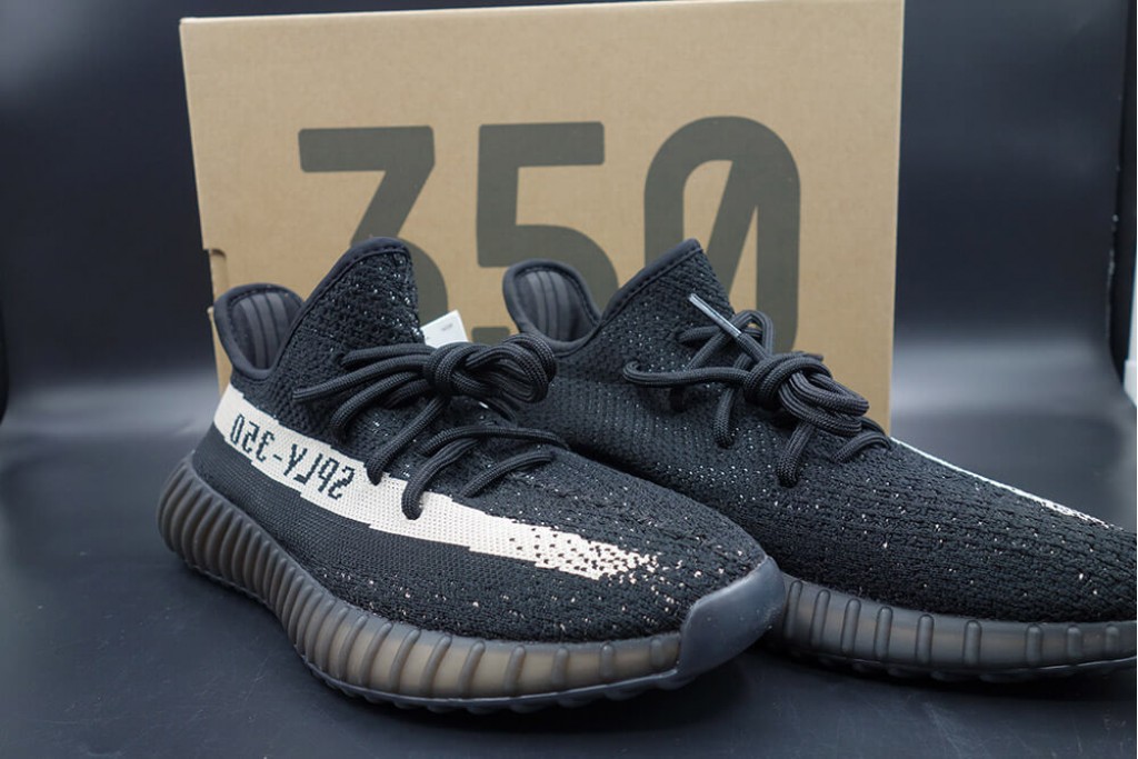 yeezy boost 350 v2 core black white (oreo)