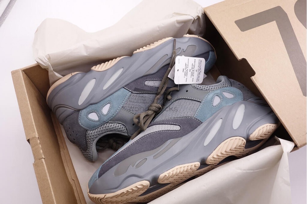 yeezy boost 700 teal blue