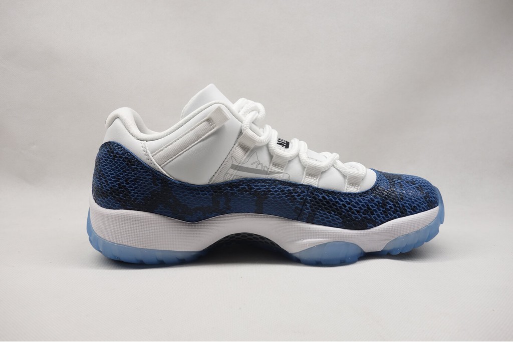 air jordan 11 retro low snake navy (2019)