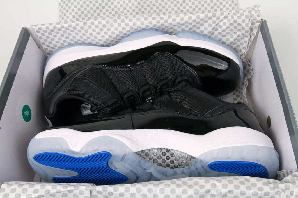 air jordan 11 retro low space jam