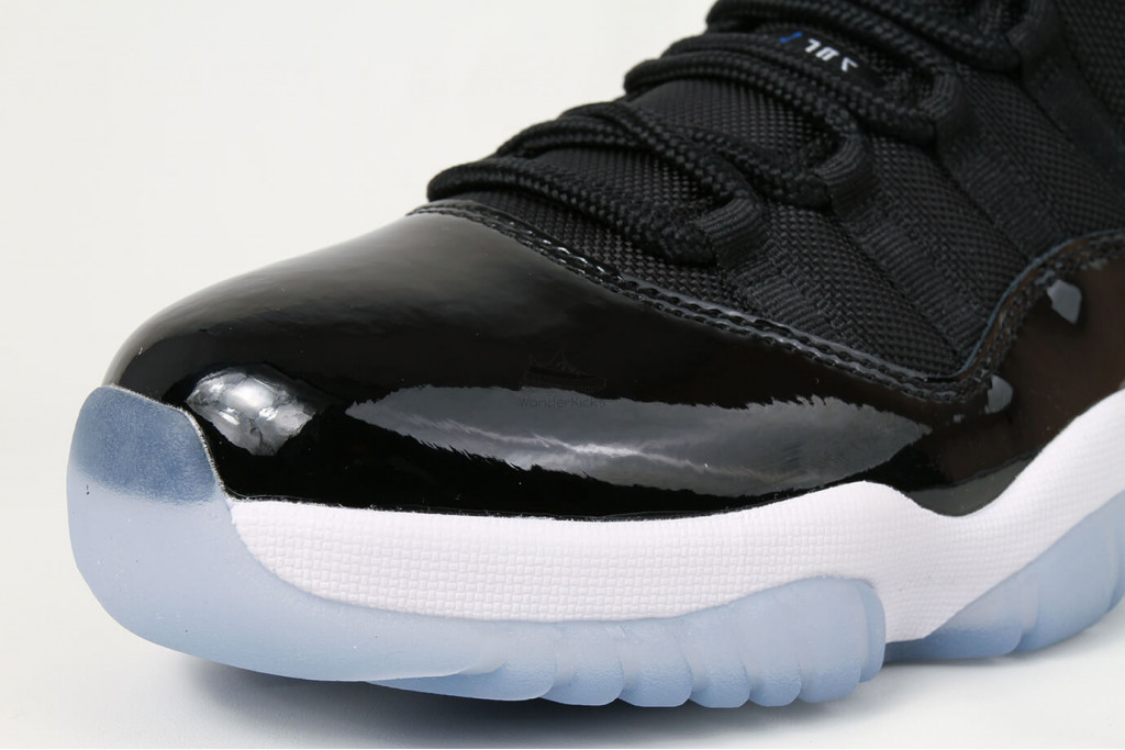 air jordan 11 retro low space jam