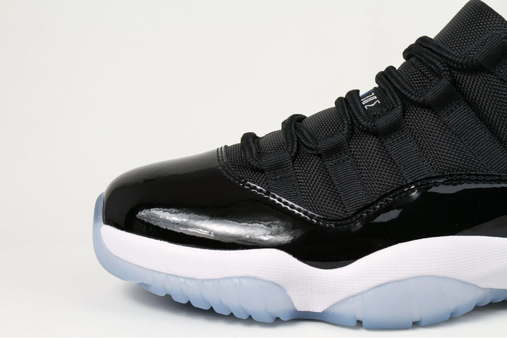 air jordan 11 retro low space jam