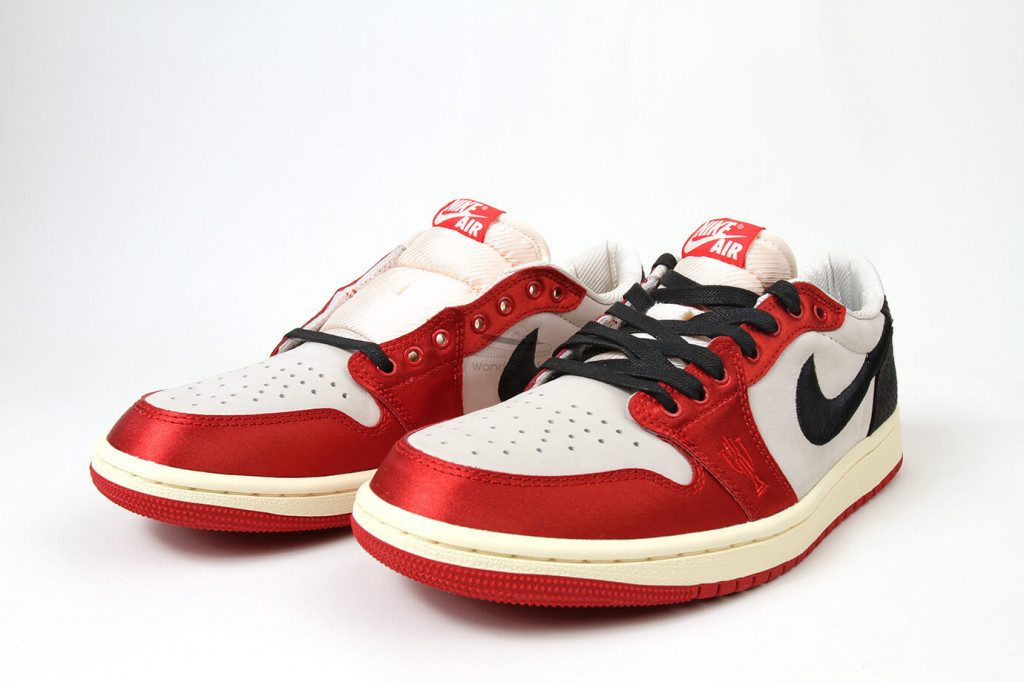 air jordan 1 retro low og trophy room away