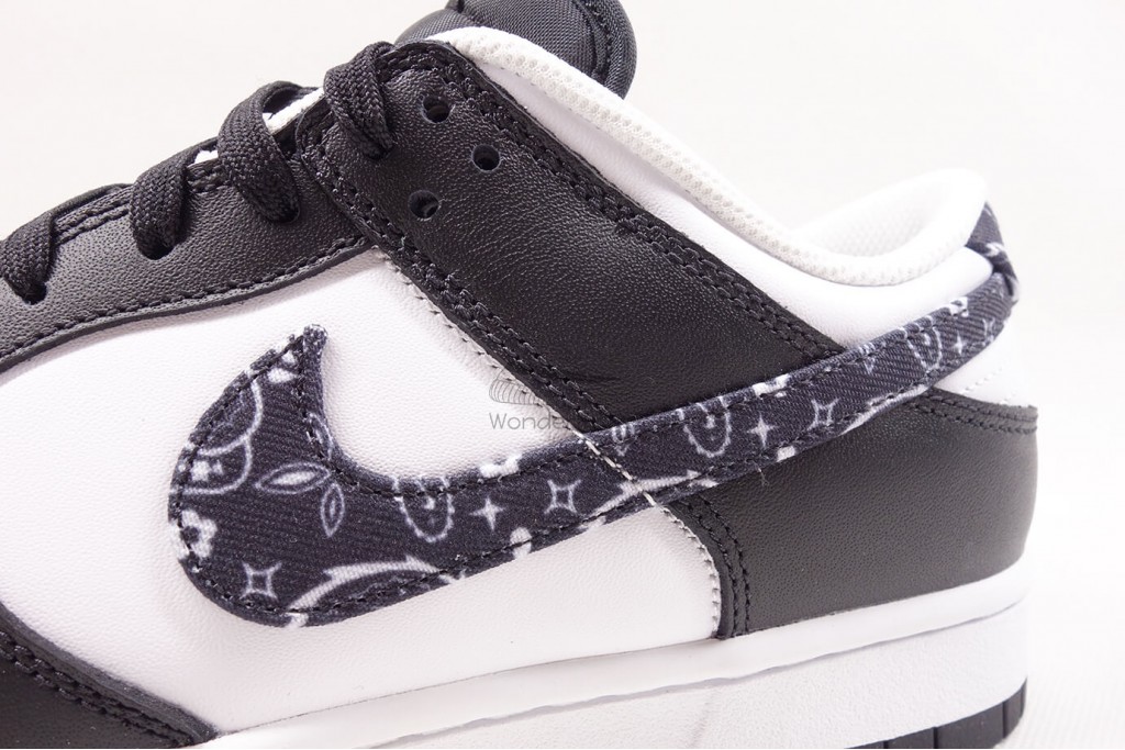 dunk low essential paisley pack black