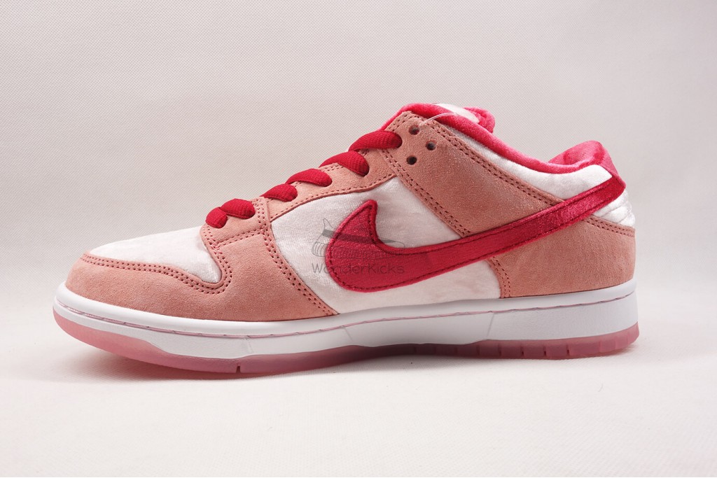 sb dunk low strangelove skateboards