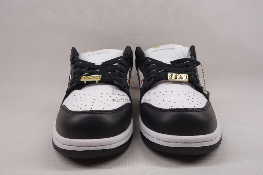 sb dunk low Sup*e stars black