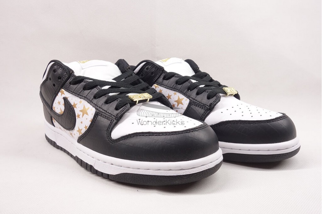 sb dunk low Sup*e stars black