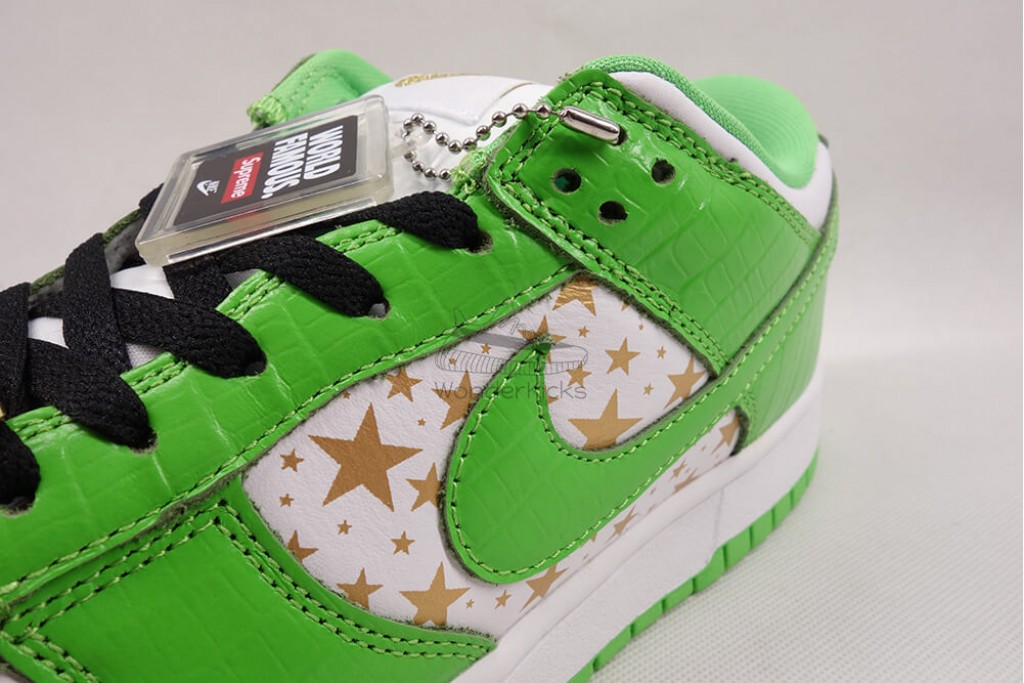 sb dunk low Sup*e stars mean green