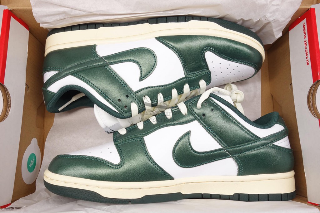 dunk low vintage green